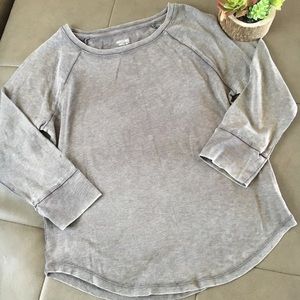 3/4 length casual tee.